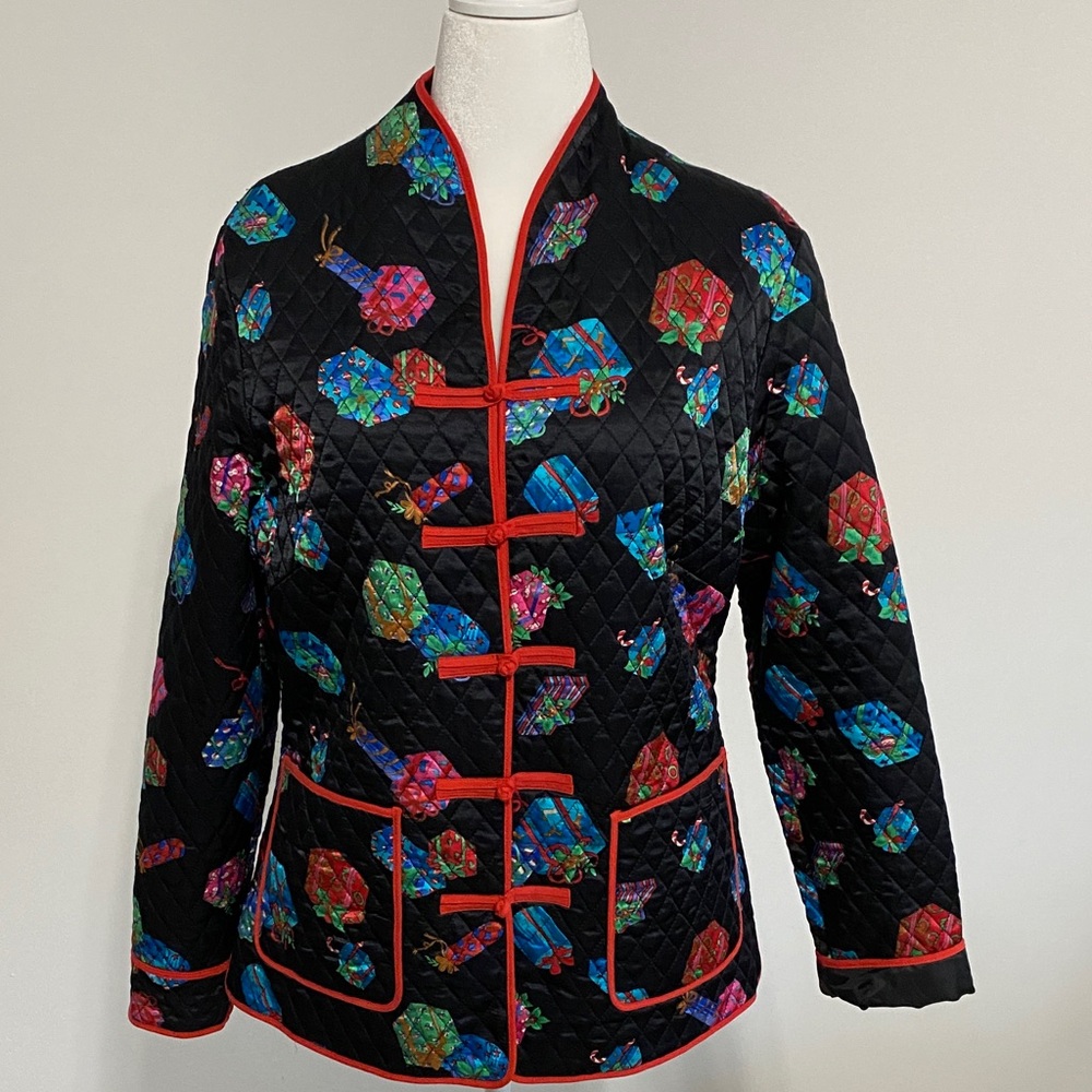 Anne Carson Black Silk Holiday Print Quilted Elegant Jacket with Red Trim
